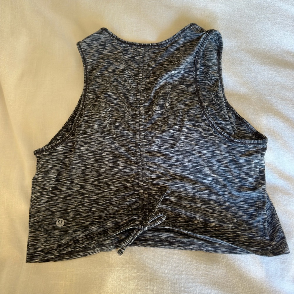 Lululemon workout top size 6